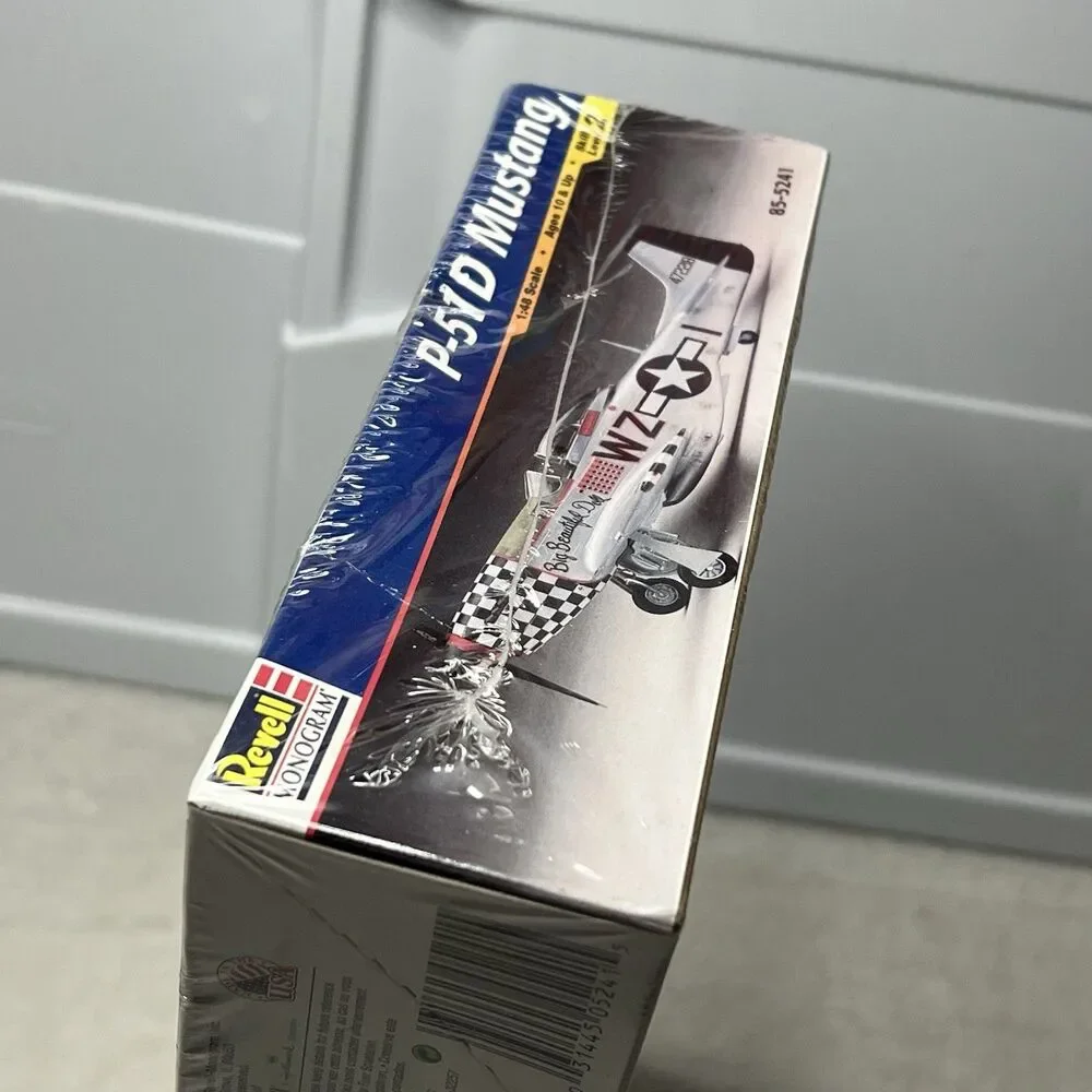 Revell P-51D Mustang WWII Fighter Plane 1:48 scale Plastic Model 85-5241 Sealed